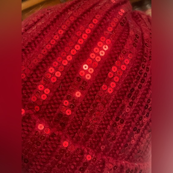 Red sequin faux fur hat New without tags super soft unisex men/women - Picture 5 of 8